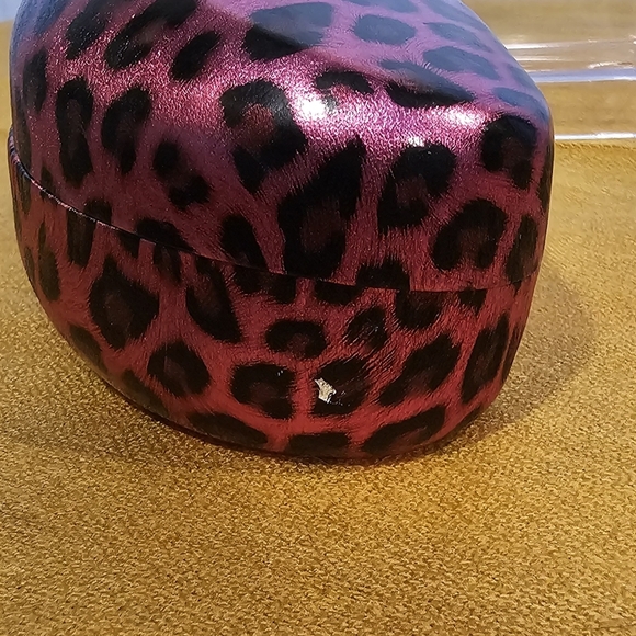 Betsey Johnson Heart Shaped Sunglasses & Sunglass Case Bundle - Picture 12 of 14